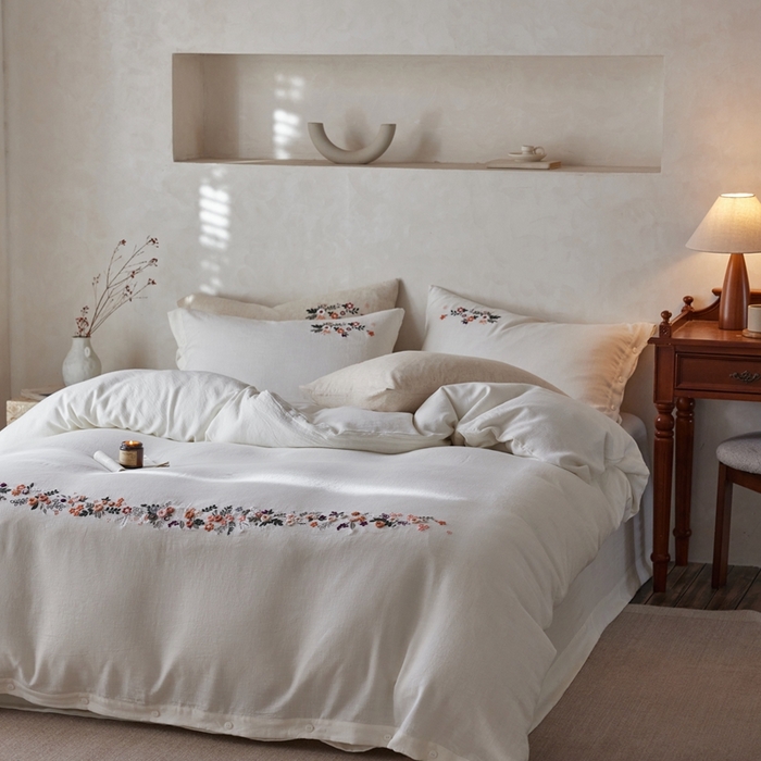 91家纺网 家纺一手货源 找家纺 安莱生活 2025新款手工绣鲁绣天丝麻高端四件套 绣春归-本白