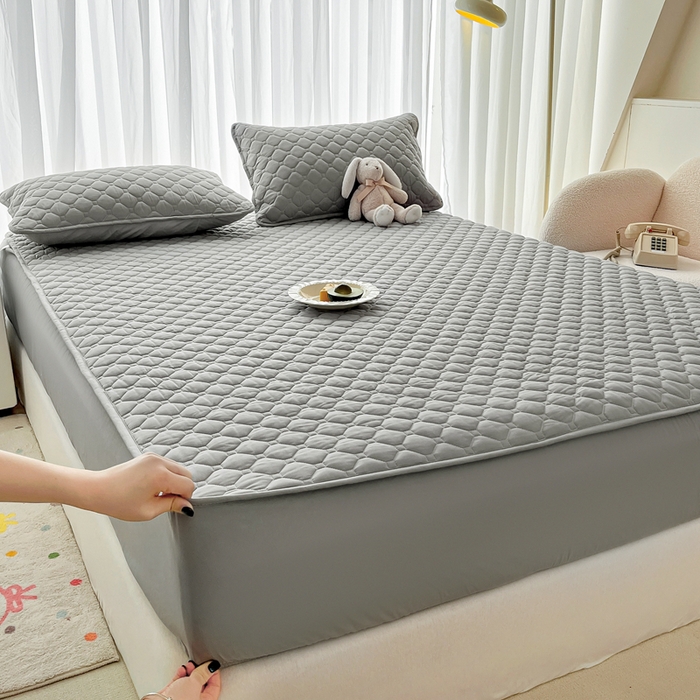 91家纺网 家纺一手货源 找家纺 欧邦 2025新款四季款纯色水洗棉夹棉床笠床垫保护罩 磨毛方格-浅灰