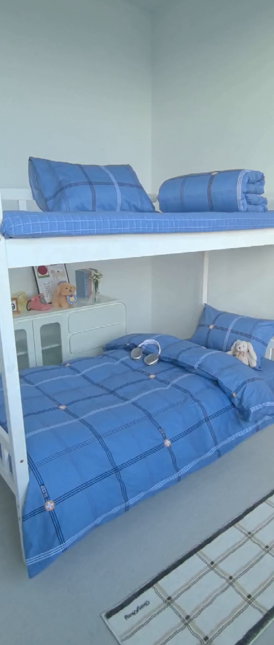 91家纺网 家纺一手货源 找家纺 锦彩家居 2025新款正宗13372全棉学生三件套全棉印花学生宿舍上下铺三件套（量大可定制价格可谈）提供买家秀 经典蓝格