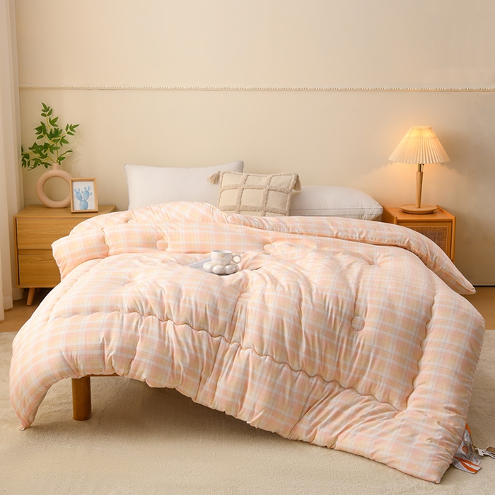 91家纺网 家纺一手货源 找家纺 易展2025新款无印水洗棉格子大豆冬被 浅轻粉