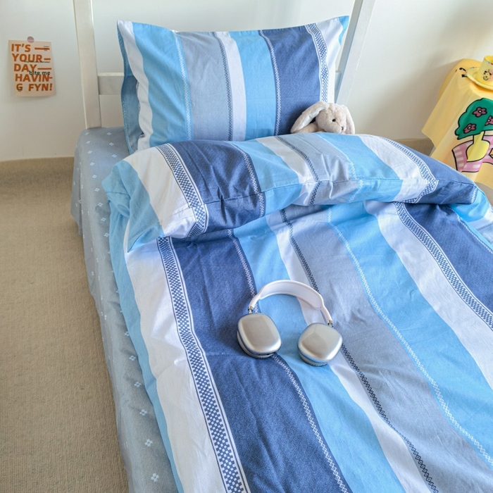 91家纺网 家纺一手货源 找家纺 锦彩家居 2025新款正宗13372全棉学生三件套全棉印花学生宿舍上下铺三件套（量大可定制价格可谈）提供买家秀 莫拉条纹