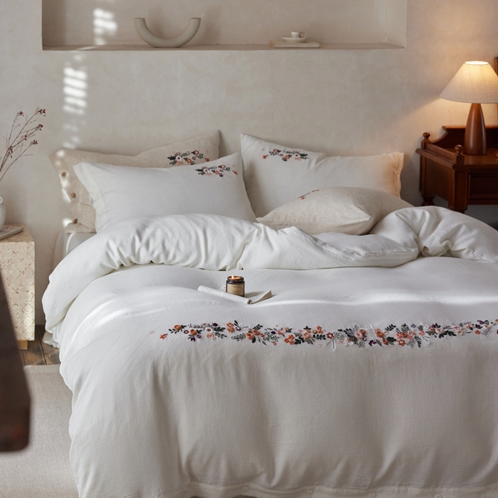 91家纺网 家纺一手货源 找家纺 安莱生活 2025新款手工绣鲁绣天丝麻高端四件套 绣春归-本白