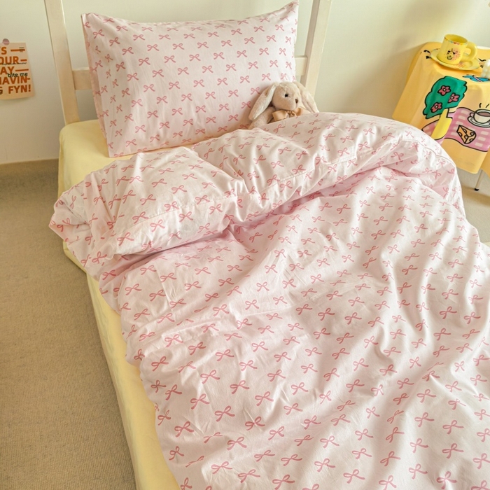 91家纺网 家纺一手货源 找家纺 锦彩家居 2025新款正宗13372全棉学生三件套全棉印花学生宿舍上下铺三件套（量大可定制价格可谈）提供买家秀 粉蝴蝶结