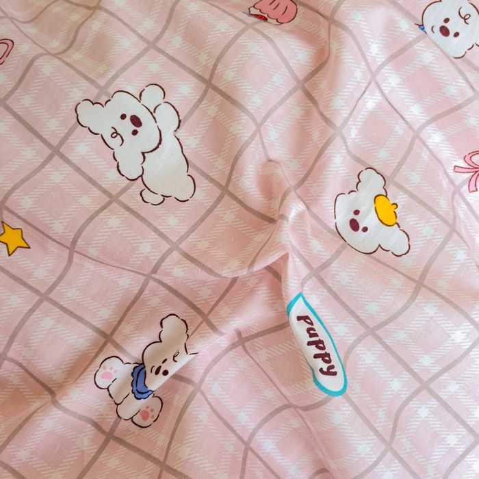 91家纺网 家纺一手货源 找家纺 锦彩家居 2025新款正宗13372全棉学生三件套全棉印花学生宿舍上下铺三件套（量大可定制价格可谈）提供买家秀 粉格小白