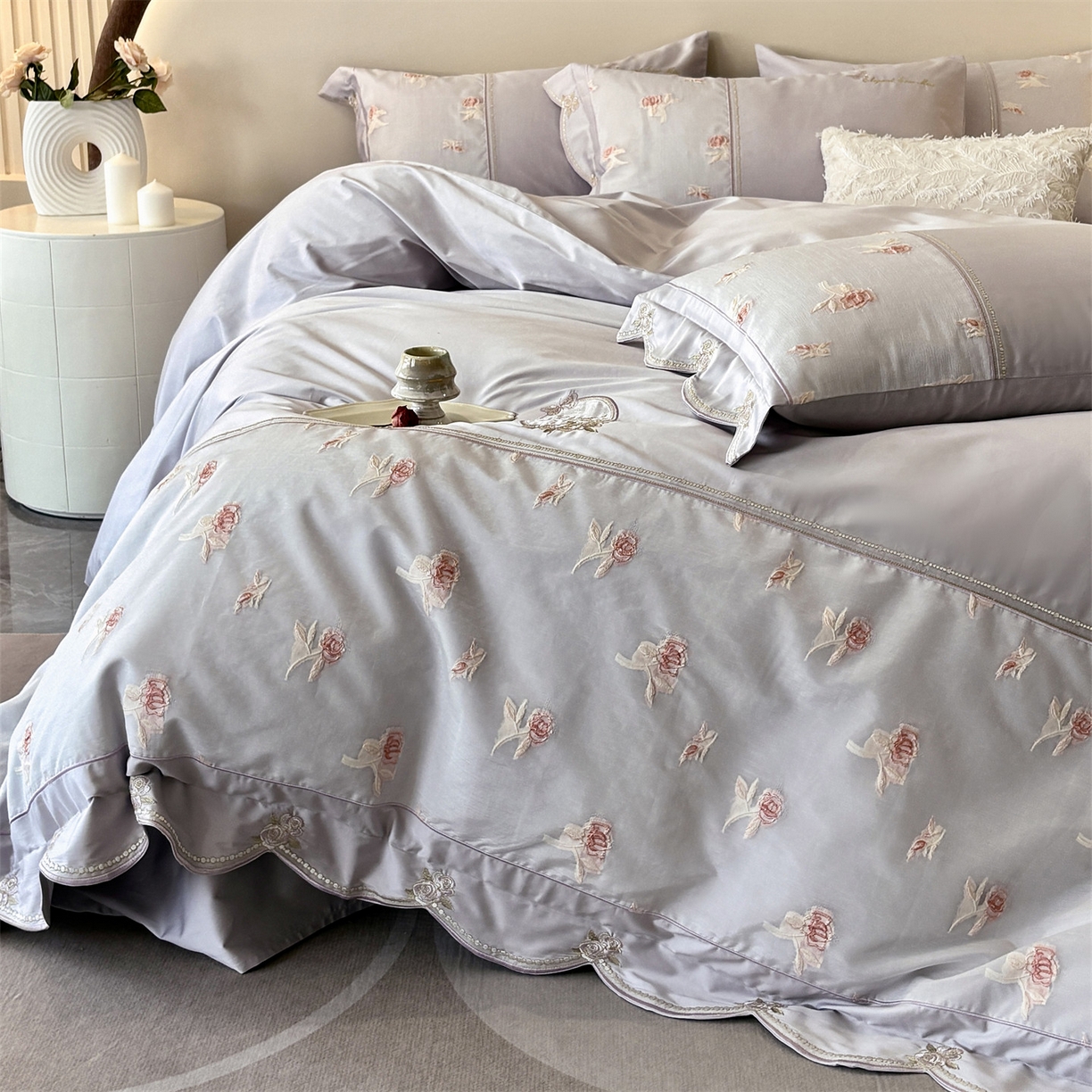 91家纺网 家纺一手货源 找家纺 鼎飞家纺  2025新款拼接绣花莫奈花园系列四件套 莫奈花园-紫灰