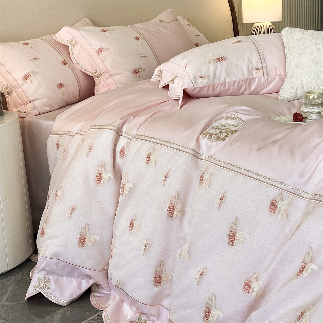 91家纺网 家纺一手货源 找家纺 （总）鼎飞家纺  2025新款拼接绣花莫奈花园系列四件套