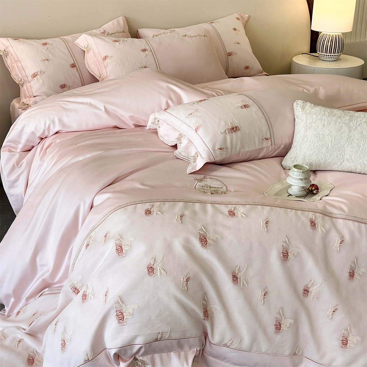 91家纺网 家纺一手货源 找家纺 （总）鼎飞家纺  2025新款拼接绣花莫奈花园系列四件套