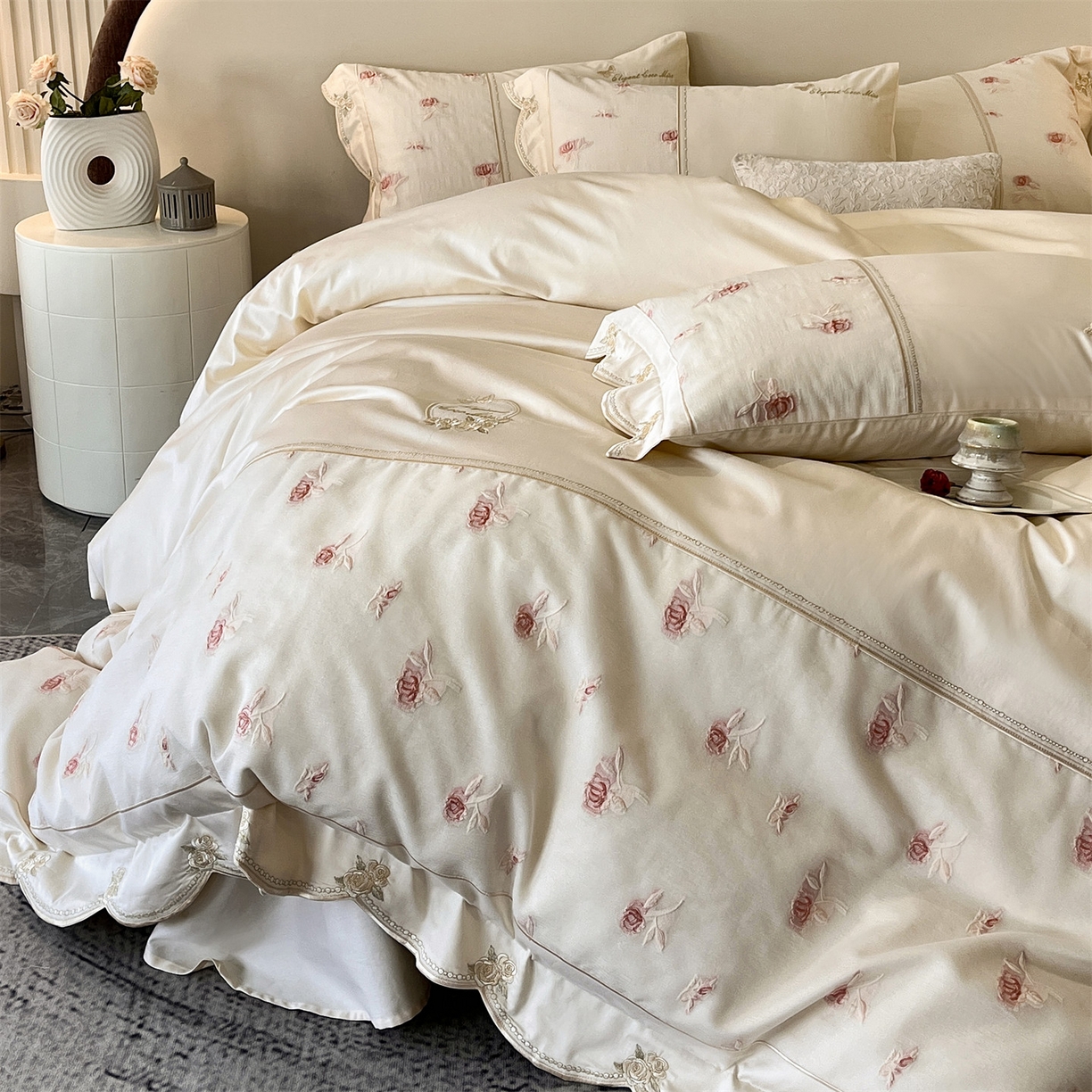 91家纺网 家纺一手货源 找家纺 鼎飞家纺  2025新款拼接绣花莫奈花园系列四件套 莫奈花园-奶油