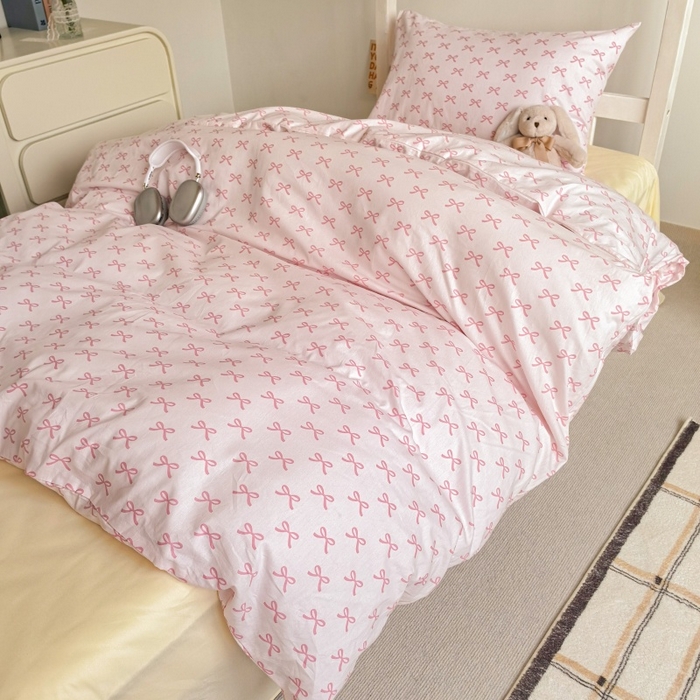 91家纺网 家纺一手货源 找家纺 锦彩家居 2025新款正宗13372全棉学生三件套全棉印花学生宿舍上下铺三件套（量大可定制价格可谈）提供买家秀 粉蝴蝶结