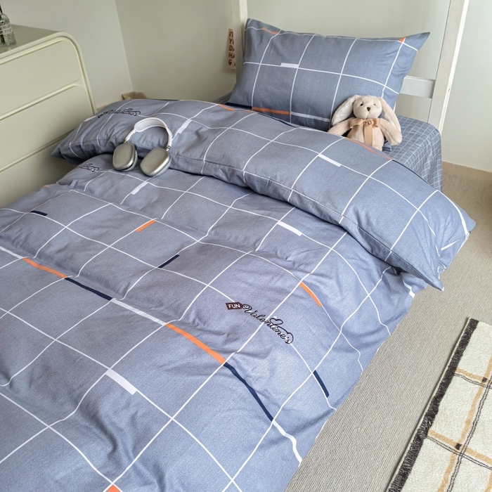 91家纺网 家纺一手货源 找家纺 锦彩家居 2025新款正宗13372全棉学生三件套全棉印花学生宿舍上下铺三件套（量大可定制价格可谈）提供买家秀 简约灰格