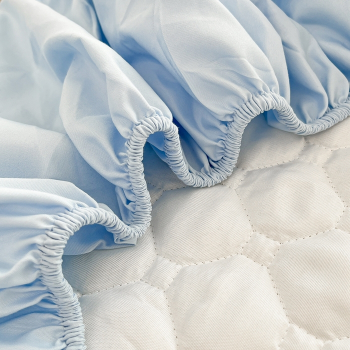 91家纺网 家纺一手货源 找家纺 欧邦 2025新款四季款纯色水洗棉夹棉床笠床垫保护罩 磨毛方格-天蓝