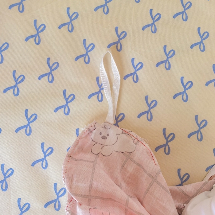 91家纺网 家纺一手货源 找家纺 锦彩家居 2025新款正宗13372全棉学生三件套全棉印花学生宿舍上下铺三件套（量大可定制价格可谈）提供买家秀 粉格小白