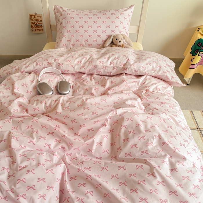 91家纺网 家纺一手货源 找家纺 锦彩家居 2025新款正宗13372全棉学生三件套全棉印花学生宿舍上下铺三件套（量大可定制价格可谈）提供买家秀 粉蝴蝶结