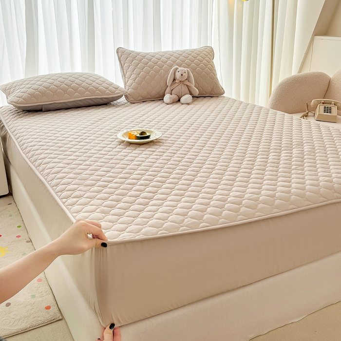 91家纺网 家纺一手货源 找家纺 欧邦 2025新款四季款纯色水洗棉夹棉床笠床垫保护罩 磨毛方格-卡其