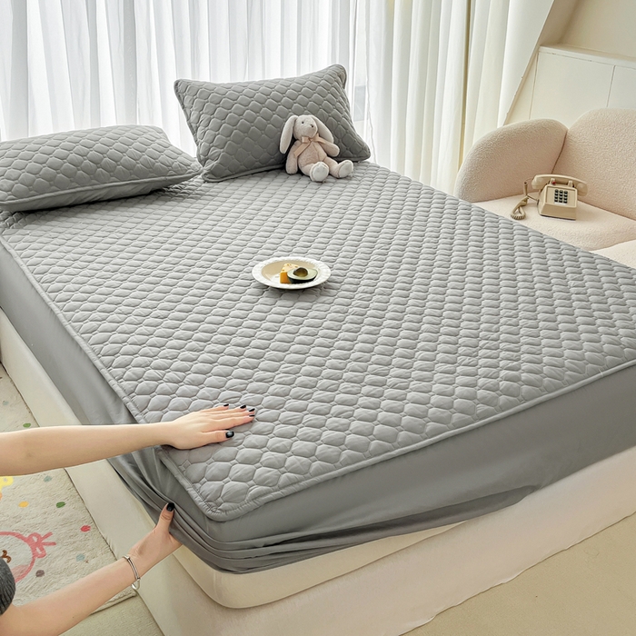 91家纺网 家纺一手货源 找家纺 欧邦 2025新款四季款纯色水洗棉夹棉床笠床垫保护罩 磨毛方格-浅灰