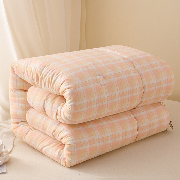 91家纺网 家纺一手货源 找家纺 易展2025新款无印水洗棉格子大豆冬被 浅轻粉