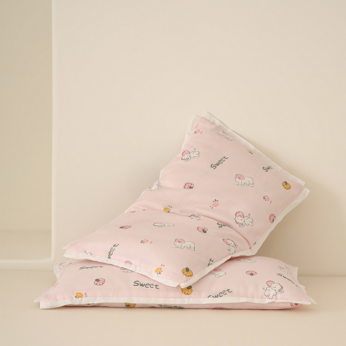 91家纺网 家纺一手货源 找家纺 芯奇想 2025新款全棉棉花内胆枕儿童枕 DSC粉色小象30*50cm