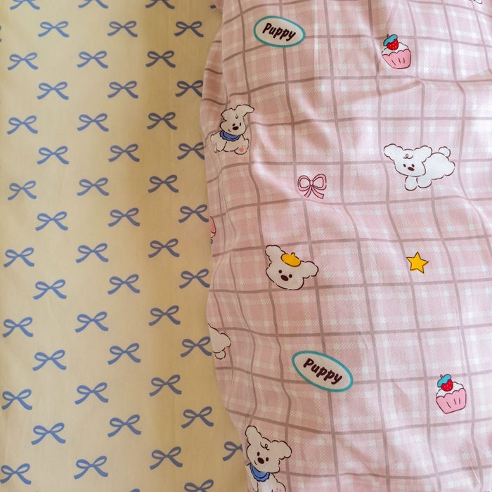 91家纺网 家纺一手货源 找家纺 锦彩家居 2025新款正宗13372全棉学生三件套全棉印花学生宿舍上下铺三件套（量大可定制价格可谈）提供买家秀 粉格小白