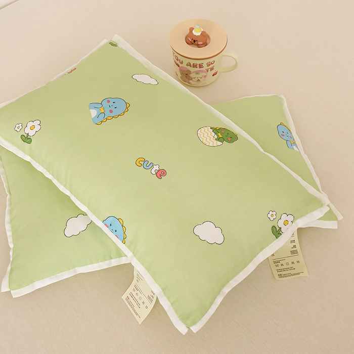 91家纺网 家纺一手货源 找家纺 芯奇想 2025新款全棉棉花内胆枕儿童枕 DSC绿色恐龙30*50cm