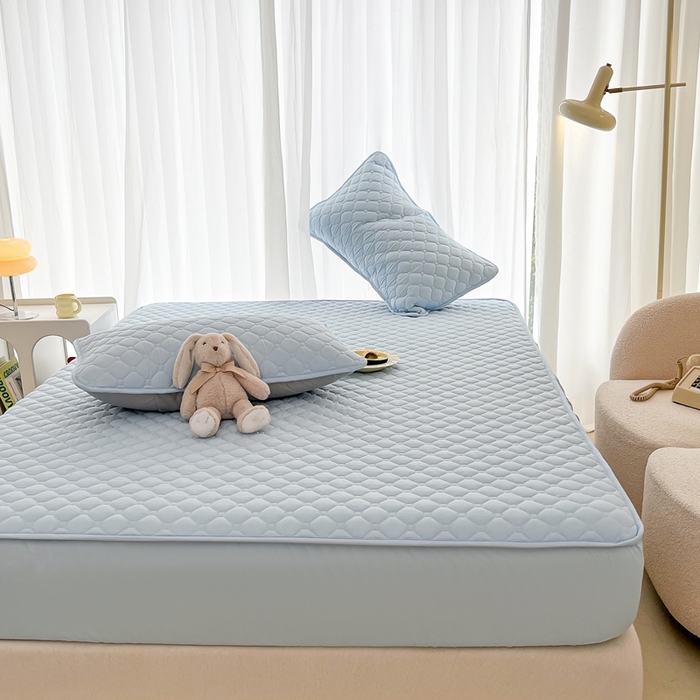 91家纺网 家纺一手货源 找家纺 欧邦 2025新款四季款纯色水洗棉夹棉床笠床垫保护罩 磨毛方格-天蓝