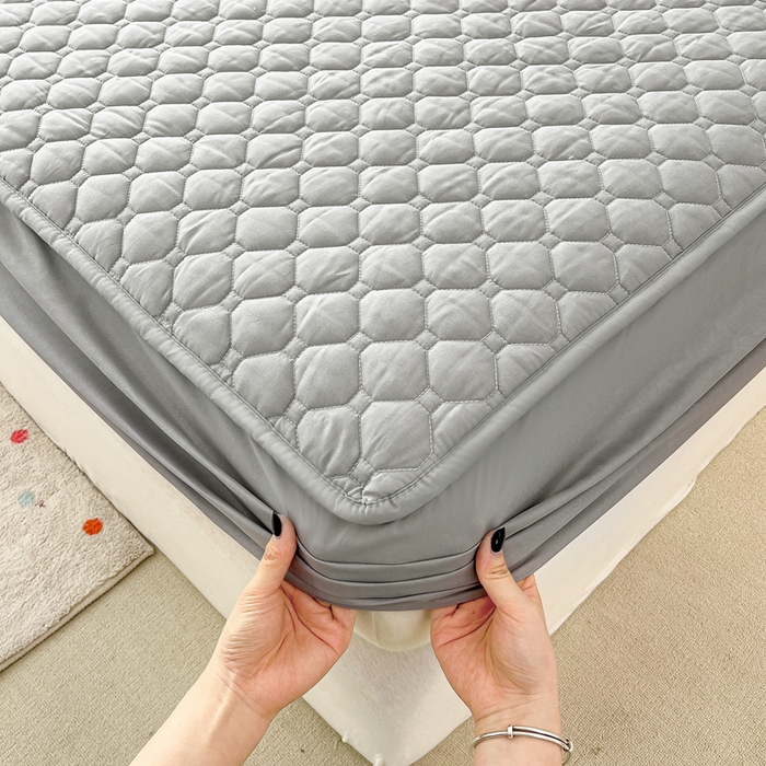 91家纺网 家纺一手货源 找家纺 欧邦 2025新款四季款纯色水洗棉夹棉床笠床垫保护罩 磨毛方格-浅灰