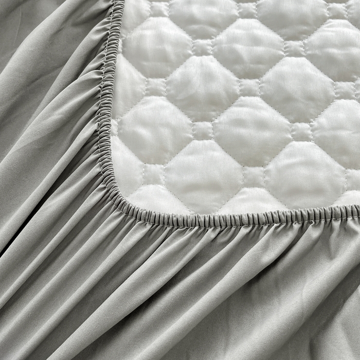 91家纺网 家纺一手货源 找家纺 欧邦 2025新款四季款纯色水洗棉夹棉床笠床垫保护罩 磨毛方格-浅灰