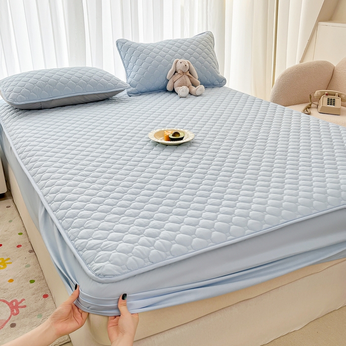 91家纺网 家纺一手货源 找家纺 欧邦 2025新款四季款纯色水洗棉夹棉床笠床垫保护罩 磨毛方格-天蓝