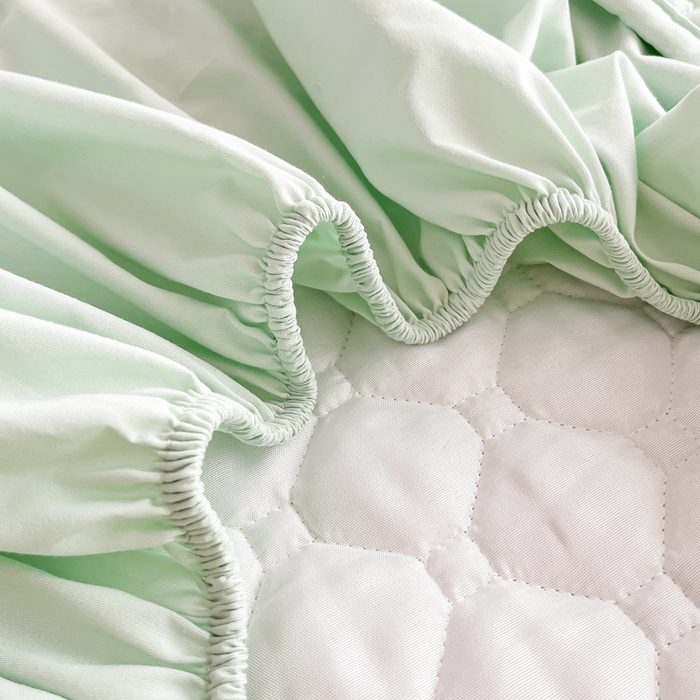 91家纺网 家纺一手货源 找家纺 欧邦 2025新款四季款纯色水洗棉夹棉床笠床垫保护罩 磨毛方格-浅绿