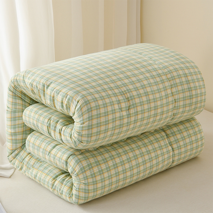 91家纺网 家纺一手货源 找家纺 易展2025新款无印水洗棉格子大豆冬被 轻夏绿