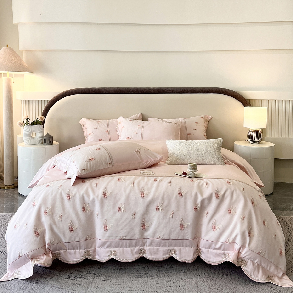 91家纺网 家纺一手货源 找家纺 鼎飞家纺  2025新款拼接绣花莫奈花园系列四件套 莫奈花园-蜜粉