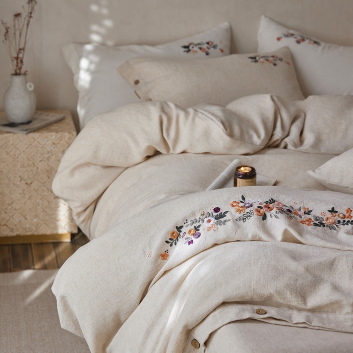 91家纺网 家纺一手货源 找家纺 安莱生活 2025新款手工绣鲁绣天丝麻高端四件套 绣春归-麻本