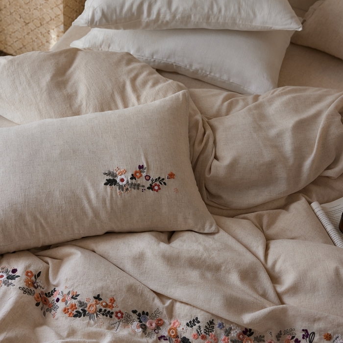 91家纺网 家纺一手货源 找家纺 安莱生活 2025新款手工绣鲁绣天丝麻高端四件套 绣春归-麻本