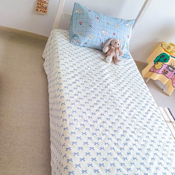 91家纺网 家纺一手货源 找家纺 锦彩家居 2025新款正宗13372全棉学生三件套全棉印花学生宿舍上下铺三件套（量大可定制价格可谈）提供买家秀 蓝格小白