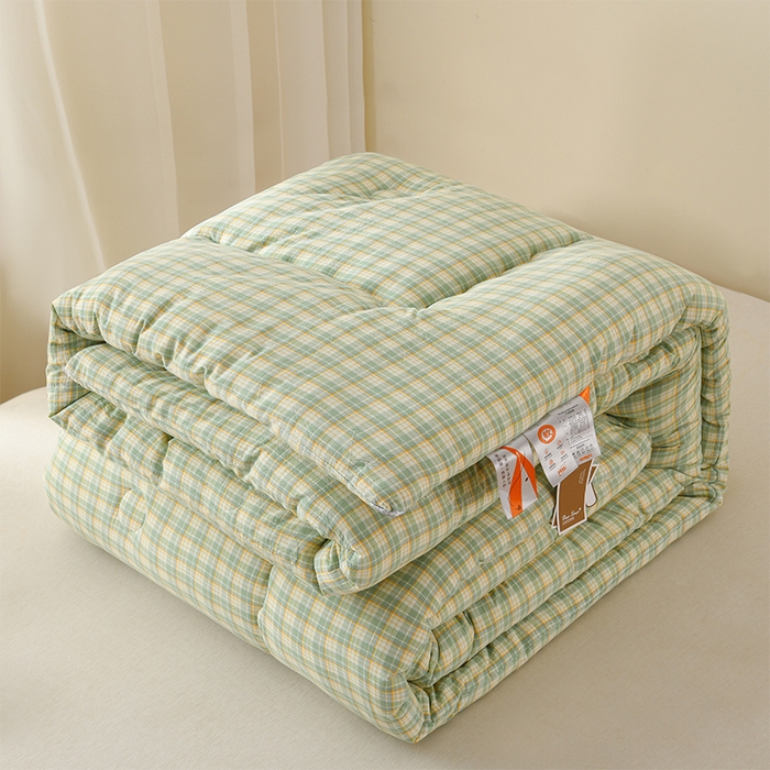 91家纺网 家纺一手货源 找家纺 易展2025新款无印水洗棉格子大豆冬被 轻夏绿