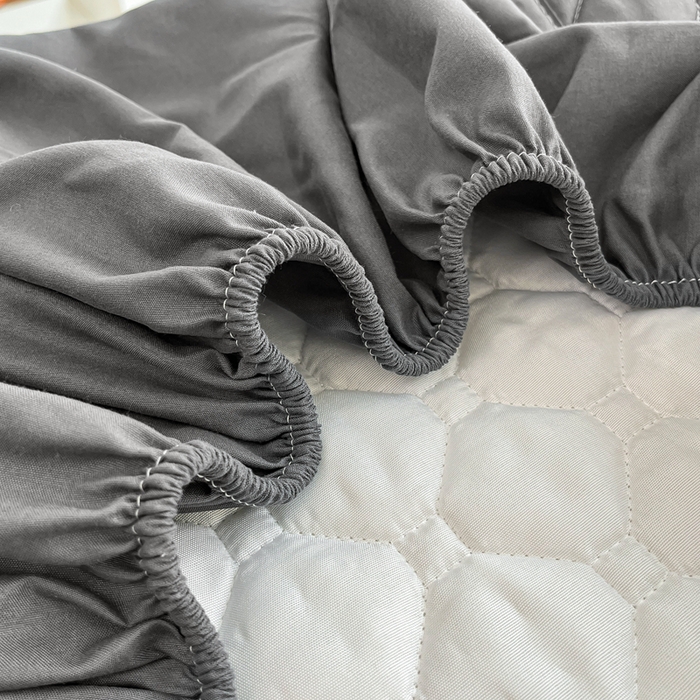 91家纺网 家纺一手货源 找家纺 欧邦 2025新款四季款纯色水洗棉夹棉床笠床垫保护罩 磨毛方格-深灰
