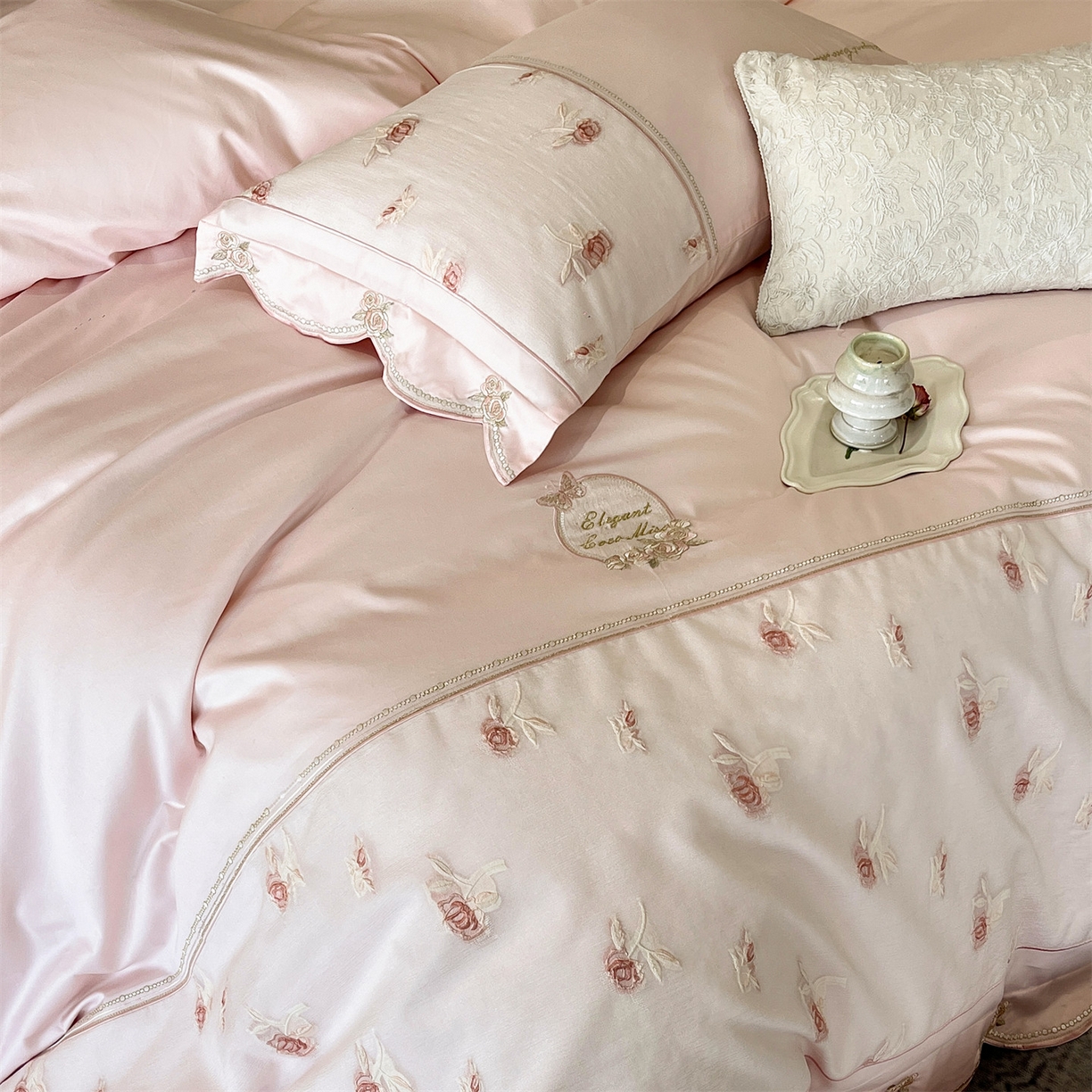 91家纺网 家纺一手货源 找家纺 鼎飞家纺  2025新款拼接绣花莫奈花园系列四件套 莫奈花园-蜜粉