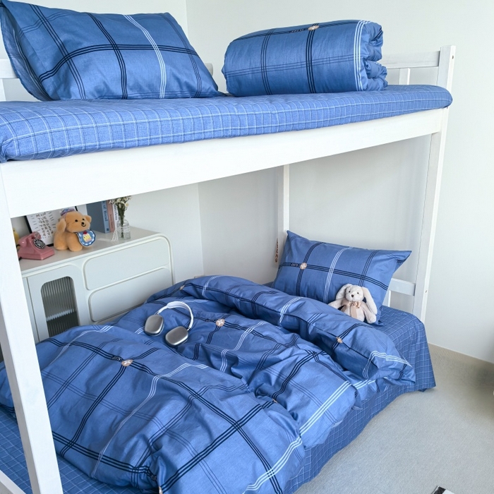 91家纺网 家纺一手货源 找家纺 锦彩家居 2025新款正宗13372全棉学生三件套全棉印花学生宿舍上下铺三件套（量大可定制价格可谈）提供买家秀 经典蓝格