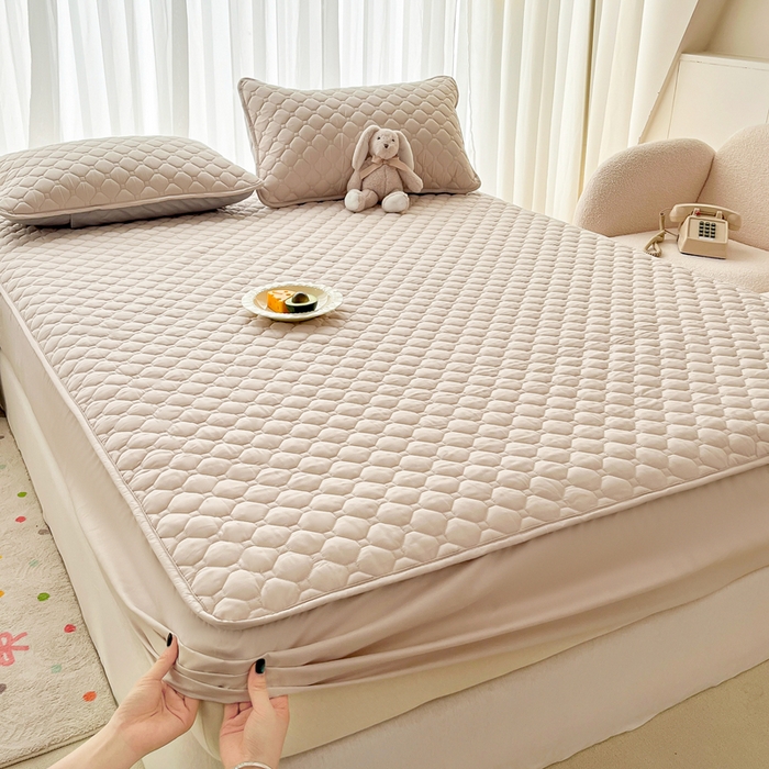 91家纺网 家纺一手货源 找家纺 （总）欧邦 2025新款四季款纯色水洗棉夹棉床笠床垫保护罩