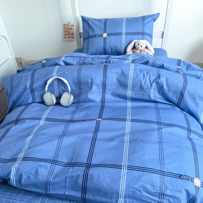 91家纺网 家纺一手货源 找家纺 锦彩家居 2025新款正宗13372全棉学生三件套全棉印花学生宿舍上下铺三件套（量大可定制价格可谈）提供买家秀 经典蓝格