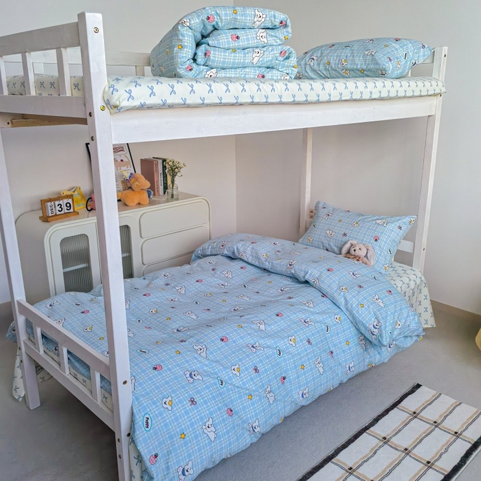 91家纺网 家纺一手货源 找家纺 锦彩家居 2025新款正宗13372全棉学生三件套全棉印花学生宿舍上下铺三件套（量大可定制价格可谈）提供买家秀 蓝格小白