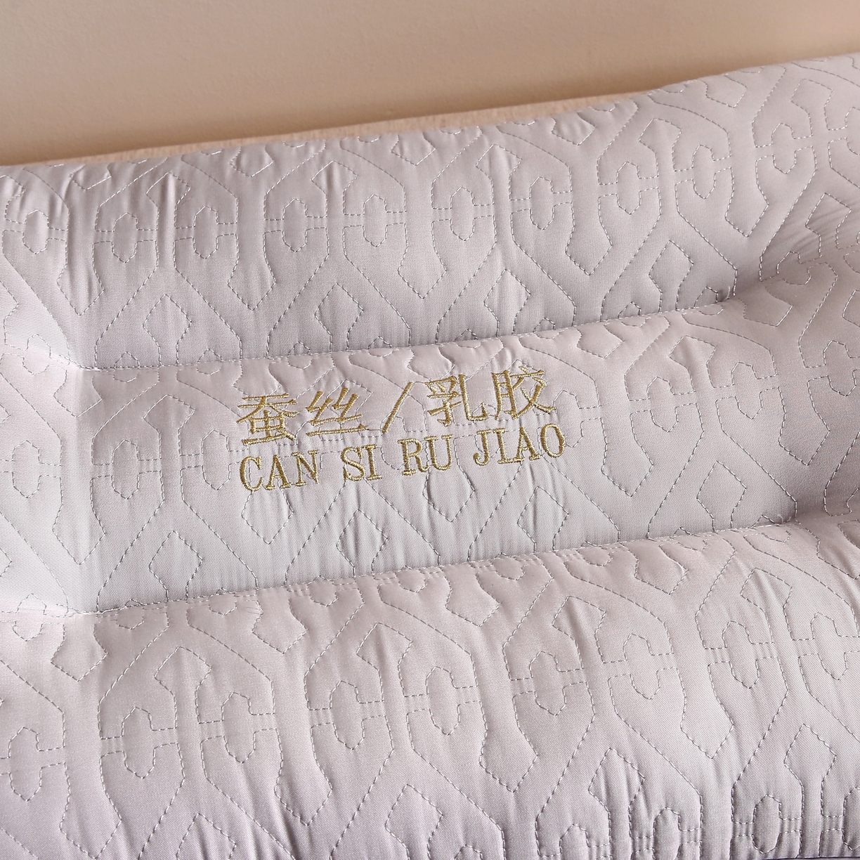 91家纺网 家纺一手货源 找家纺 （总）珍贝家纺 2025新款枕芯护颈枕头高端大红婚庆枕芯家用轻奢枕头