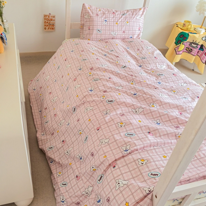 91家纺网 家纺一手货源 找家纺 锦彩家居 2025新款正宗13372全棉学生三件套全棉印花学生宿舍上下铺三件套（量大可定制价格可谈）提供买家秀 粉格小白