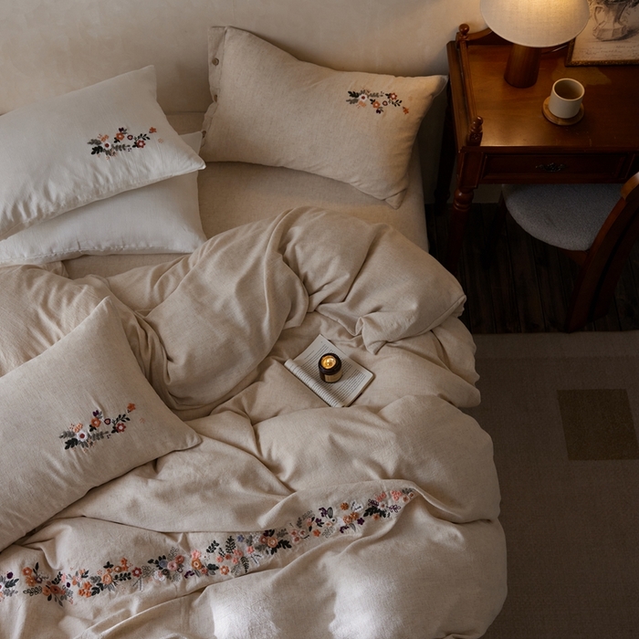 91家纺网 家纺一手货源 找家纺 安莱生活 2025新款手工绣鲁绣天丝麻高端四件套 绣春归-麻本