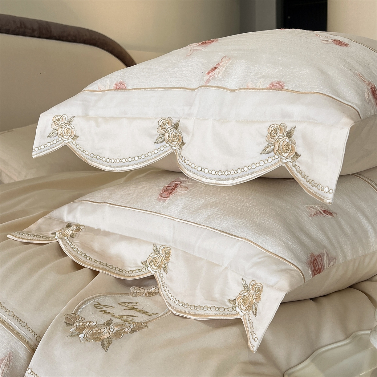 91家纺网 家纺一手货源 找家纺 鼎飞家纺  2025新款拼接绣花莫奈花园系列四件套 莫奈花园-奶油