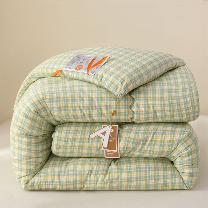 91家纺网 家纺一手货源 找家纺 易展2025新款无印水洗棉格子大豆冬被 轻夏绿