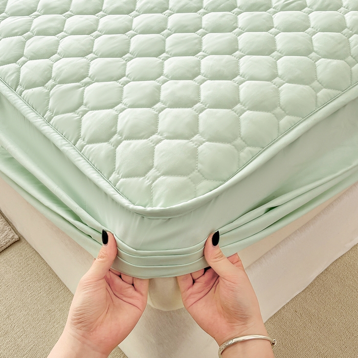 91家纺网 家纺一手货源 找家纺 欧邦 2025新款四季款纯色水洗棉夹棉床笠床垫保护罩 磨毛方格-浅绿