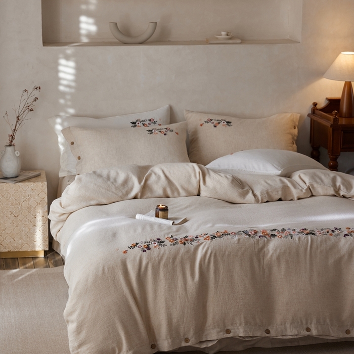 91家纺网 家纺一手货源 找家纺 安莱生活 2025新款手工绣鲁绣天丝麻高端四件套 绣春归-麻本