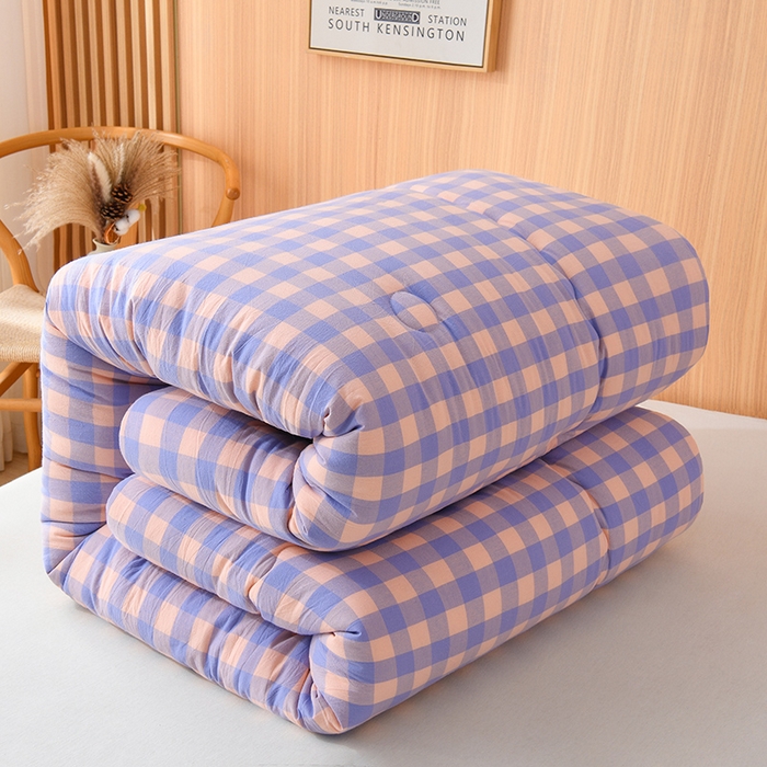 91家纺网 家纺一手货源 找家纺 易展2025新款无印水洗棉格子大豆冬被 格粉蓝