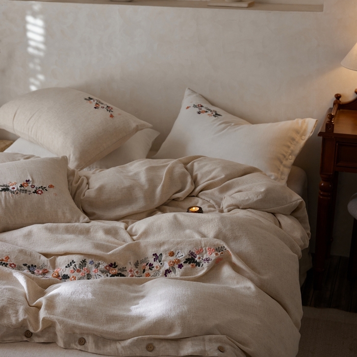 91家纺网 家纺一手货源 找家纺 安莱生活 2025新款手工绣鲁绣天丝麻高端四件套 绣春归-麻本