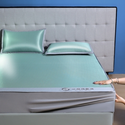 91家纺网 家纺一手货源 找家纺 （总）乐窝家纺仓储 2025新款A类复合加厚三明治抗菌碳光冰丝凉席床单床笠三件套